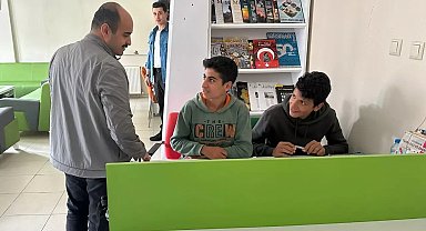 Kaymakam Altınsöz öğrencilerle kütüphanede bir araya geldi