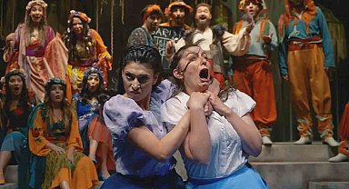 Kayseri Devlet Tiyatrosu ilk 5 oyunda kapalı gişe