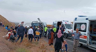 Kayseri'de midibüs devrildi: 15 yaralı