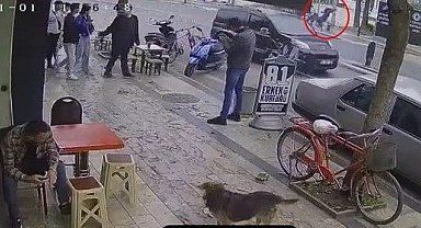 Kaza anı kamerada: Sürücü yayanın üzerine böyle düştü