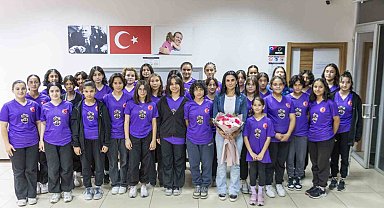 Kır çiçekleri, milli atlet Nevin Yanıt ile buluştu