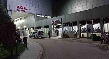 Küfür ettiği iddiasıyla yakın arkadaşını göğsünden bıçakladı