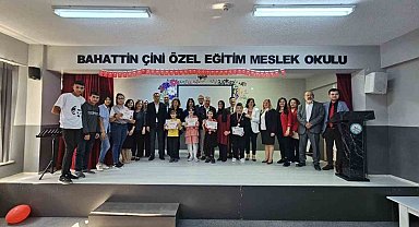 Kütahya'da "Cumhuriyetimiz 100. Yaşında" konulu resim yarışması ödül töreni