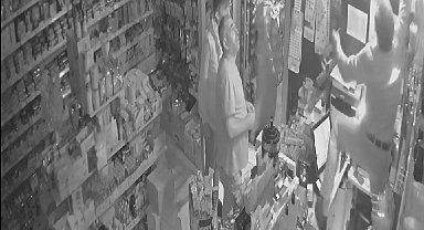 Lambadan çıkan alev üzerine yağdı