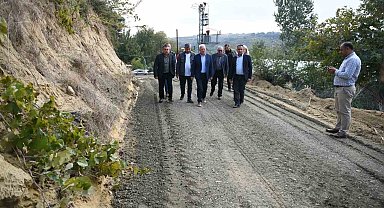 Lapseki Belediyesi arazi yollarında düzeltme ve çakıl dökme çalışmasına başladı