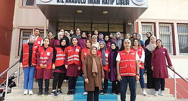 Lisesi gençlerden Filistinli çocuklara yardım eli