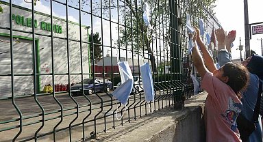 Mahalleli "Zehir soluyoruz" diyerek fabrikalar için ayağa kalktı