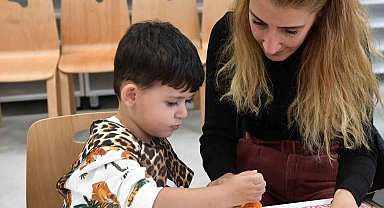 Mamak'ta çocuklar Baskı Atölyesi'nde çantaları süsledi