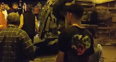 Mardin'de minibüs eve daldı: 1'i ağır 3 yaralı