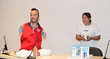 Milli yüzücü Sefa Yurtkölesi Akdeniz Üniversitesi öğrencileriyle bir araya geldi