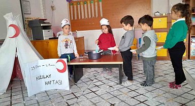 Miniklerin Kızılay Haftası kutlaması