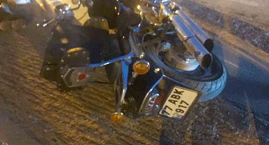 Motosiklet traktöre çarptı: 2 yaralı