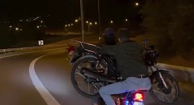Motosiklet üzerinde motosiklet taşıdılar