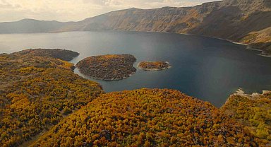 Nemrut Krater Gölü'nde eşsiz sonbahar görüntüsü