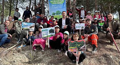 Öğrenciler, 100 fidanı toprakla buluşturdu