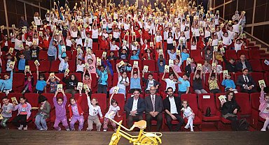 Öğrenciler yazarla birlikte "Babamın Mahallesi"nde yolculuğa çıktı