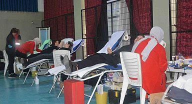 Öğrencilerden anlamlı kan bağışı etkinliği