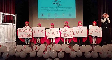 Öğrencilerin Kızılay Haftasına özel oyunu alkış aldı