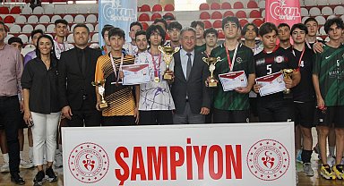 Okul sporları voleybol turnuvası düzenlendi