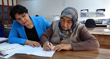 Okuma yazma kursu kadınlara umut oldu