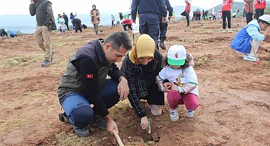 Osmaneli'ndeki 50 yıllık çöp döküm sahasında 5 bin fidan toprakla buluştu