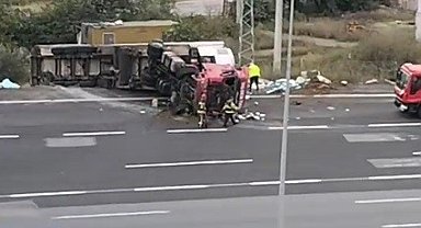 Osmangazi Köprüsü girişinde tır devrildi