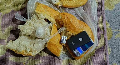 Osmaniye'de ekmek arasından uyuşturucu çıktı