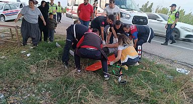 Osmaniye'de otomobil ağaca çarptı: 1'i çocuk 3 yaralı