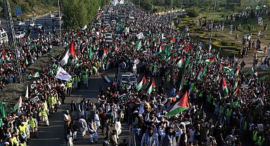 Pakistan'da yaklaşık 1 milyon kişi İsrail'i protesto etti