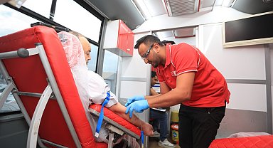 Pamukkale Belediyesi'nden Kızılay'a destek