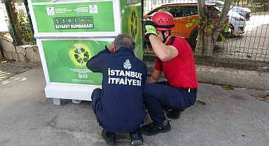 Pendik'te giysi kumbarasında mahsur kalan kız çocuğunu itfaiye ekipleri kurtardı