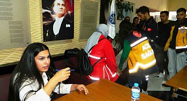 Posof'ta üniversiteli öğrencilerden kan bağışı