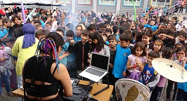 "Beni başkan seçin, görün" dedi, okula DJ getirdi
