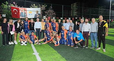 "Raftaki Kramponlar Turnuvası'nın" şampiyon, Adana Şöhretler takımı oldu