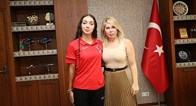 Rektör Özkan, altın madalyalı Selinay Tuğçe Kır ile bir araya geldi