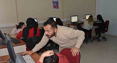 Robotik Kodlama ile Tanışma Günü etkinliğinde öğrencilere bilgilendirmeler yapıldı