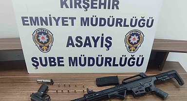 Ruhsatsız tüfek ve tabanca bulunduran şahıs yakalandı