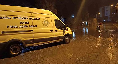 Sağanak yağışta MASKİ gece boyu sahada teyakkuzda kaldı