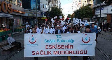 Sağlık çalışanları ve vatandaş 'Organ Bağışı Haftası' yürüyüşünü gerçekleştirdi