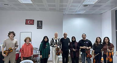 Sanat Akademisi öğrencileriyle bir araya geldi