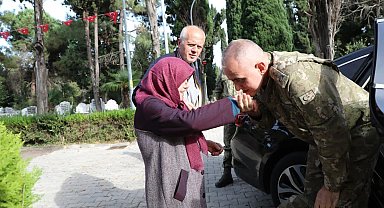 Şehit annesini duygulandıran komutan: "Karşımda şehit oğlum var zannettim"