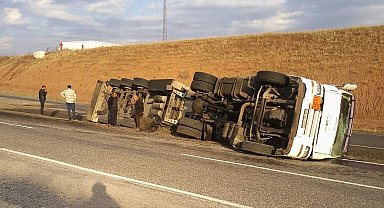 Siirt'te akaryakıt taşıyan tır devrildi: 1 yaralı