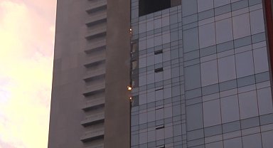 Şişli'de 42 katlı Torun Center'dan alevler yükseldi