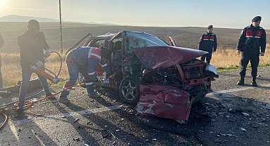 Sivas'ta otomobiller çarpıştı: 1 ölü 4 yaralı