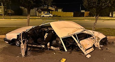 Takla atan otomobil kağıt gibi ezildi: 1'i ağır 2 yaralı