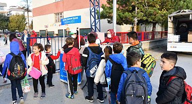 Tepebaşı'nın çocuklar için gıda desteği sürüyor