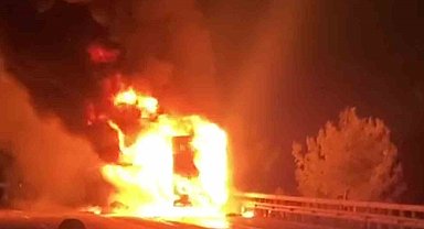 Tır cayır cayır yandı, o anlar kamerada