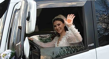 Tır sürücüsü çiftin efsane düğünü: Gelini direksiyonda görenler şaşkına döndü