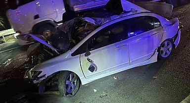 Tırla kafa kafaya çarpışan otomobilin sürücüsü hayatını kaybetti