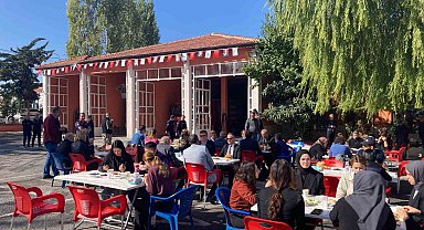 Trafik kazasında hayatını kaybeden itfaiye eri anısına dua edilip yemek dağıtıldı